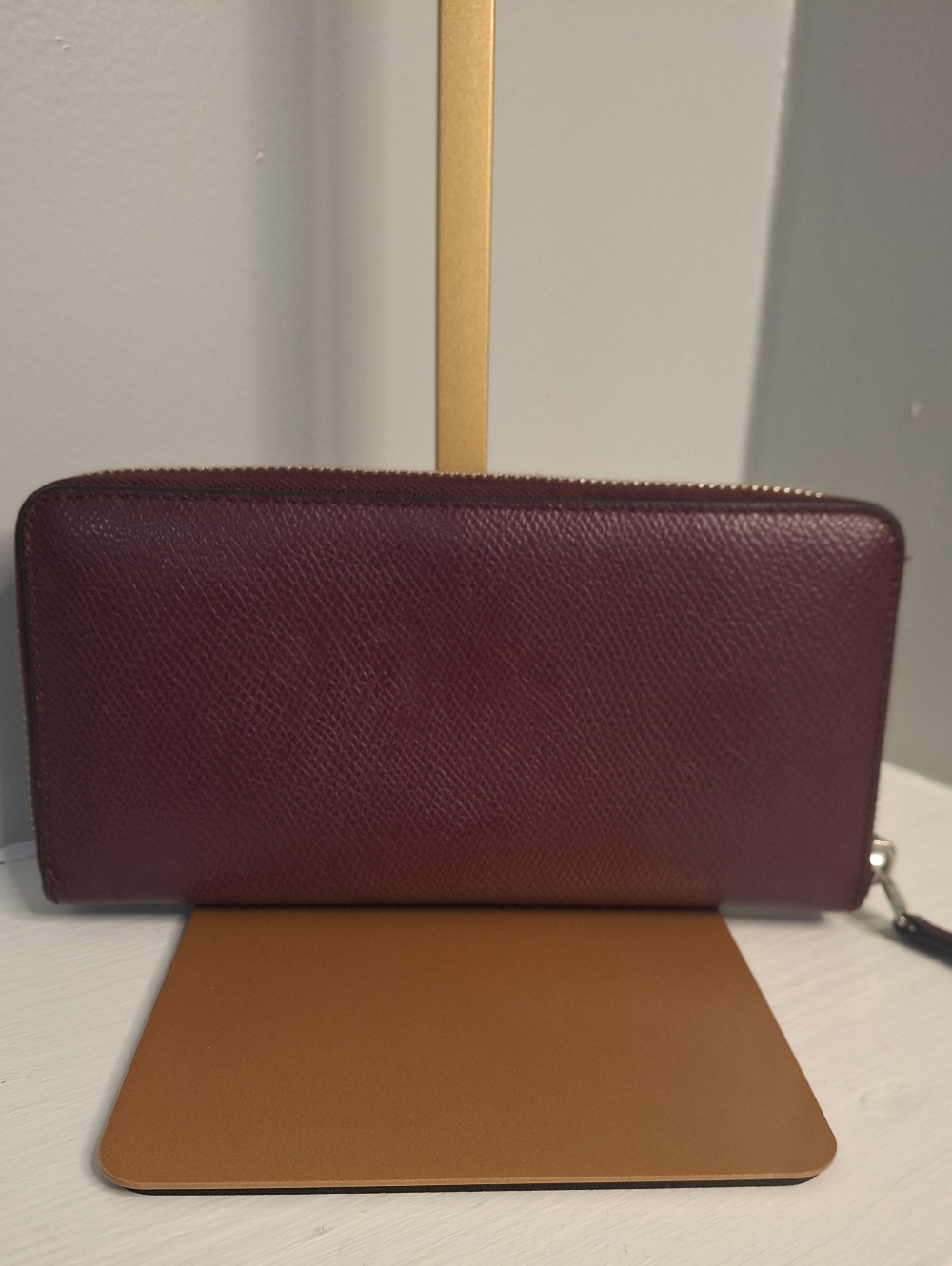 Coach Accordion Zip Wallet Burgundy Crossgrain Leather EUC - Picture 2 of 7